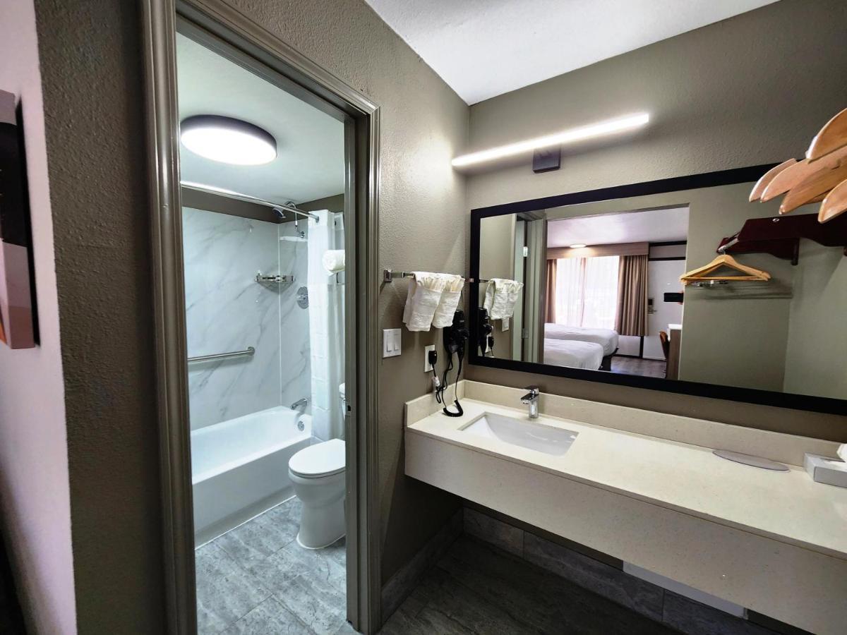 Smart Stay Lafayette Exterior photo